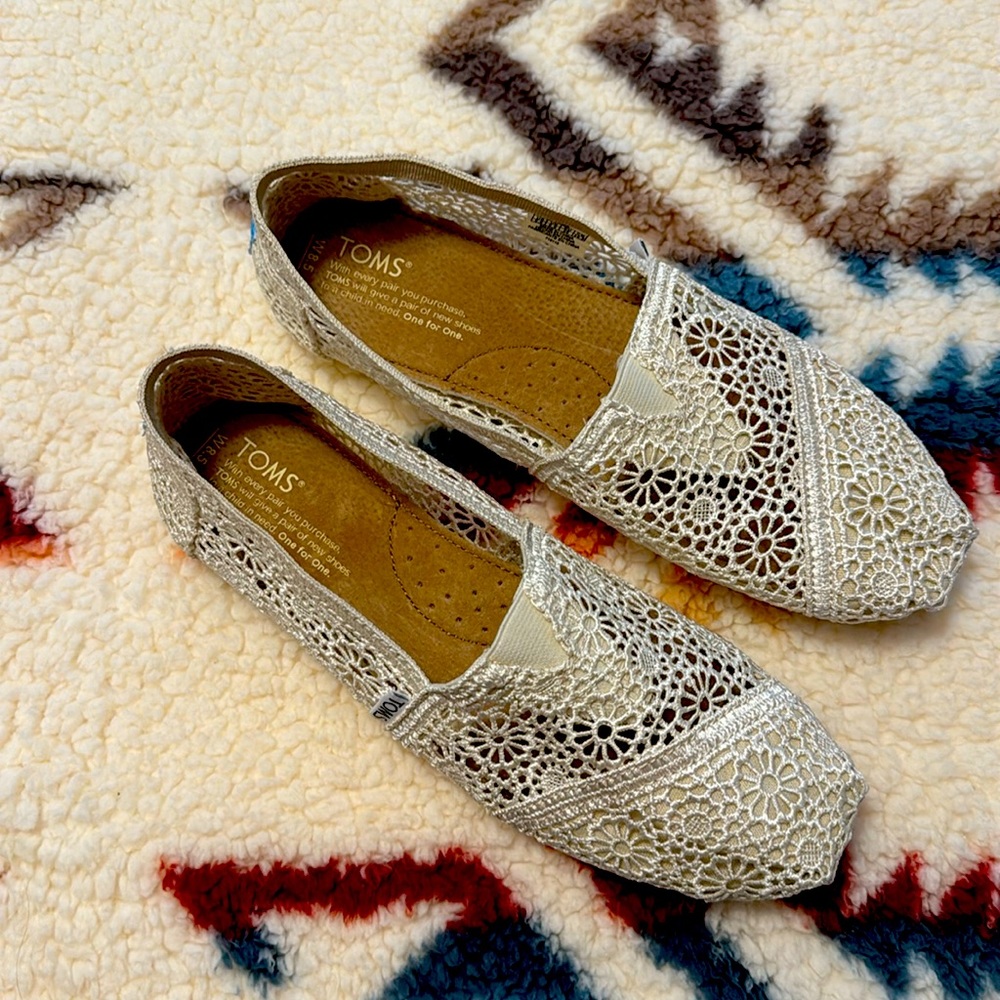 NEW TOMS Classic Crochet Lace Flats White Wedding Bridal Honeymoon